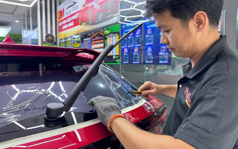 Hoàng Gia Auto TNB Auto sở hữu đội ngũ kỹ thuật viên giàu kinh nghiệm được đào tạo bài bản